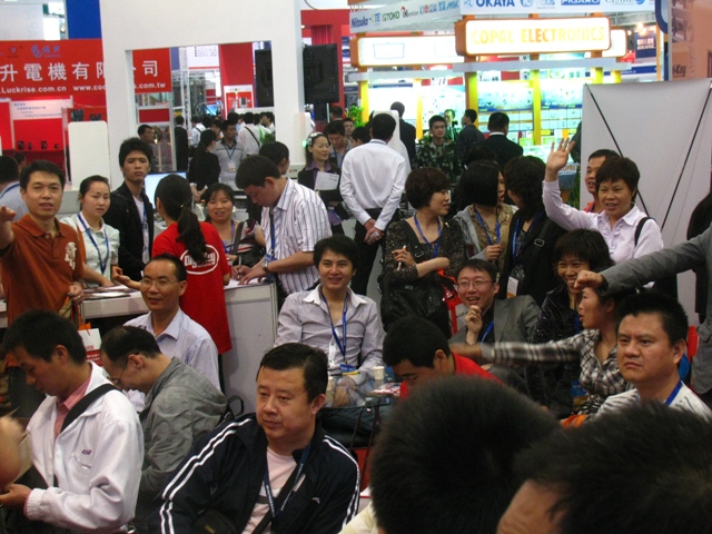 圖8 Digi-Key場面火爆因素之&mdash;&mdash;免費的禮品互動發放