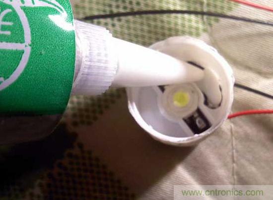 焊接穩流芯片和LED