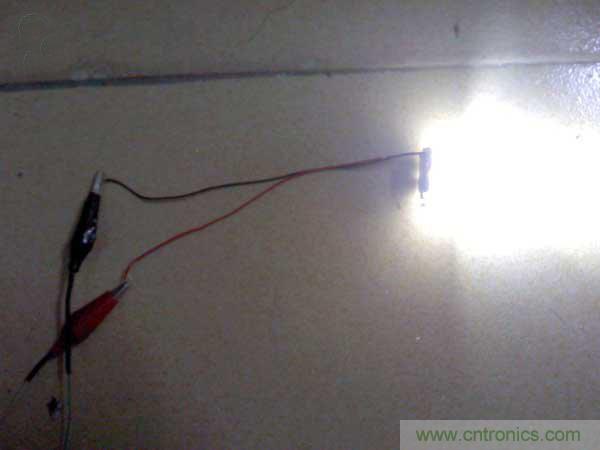 焊接穩流芯片和LED