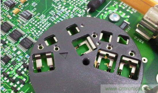 拆萬用表中的的&ldquo;蘋果&rdquo; Fluke 287