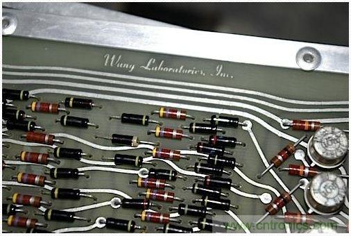 經(jīng)典懷舊拆解！歷史彌留的可編程科學(xué)計(jì)算器 from 1966