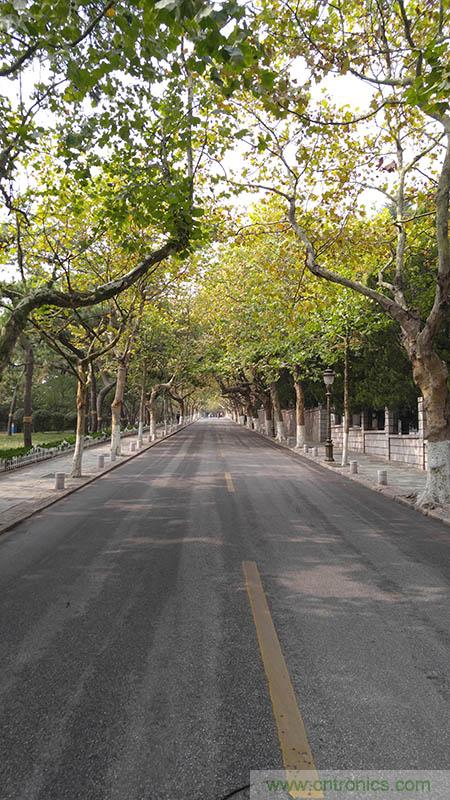 業界良心 LG V10 評測:剛毅、冷峻，不失人性化