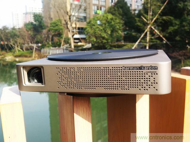 無屏電視時代已然來臨，客廳你做好準備了嗎？