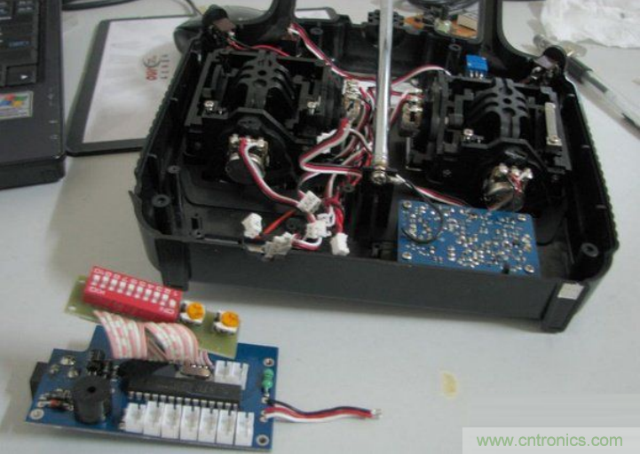 無人機 DIY 制作全過程，酷得不要不要的！