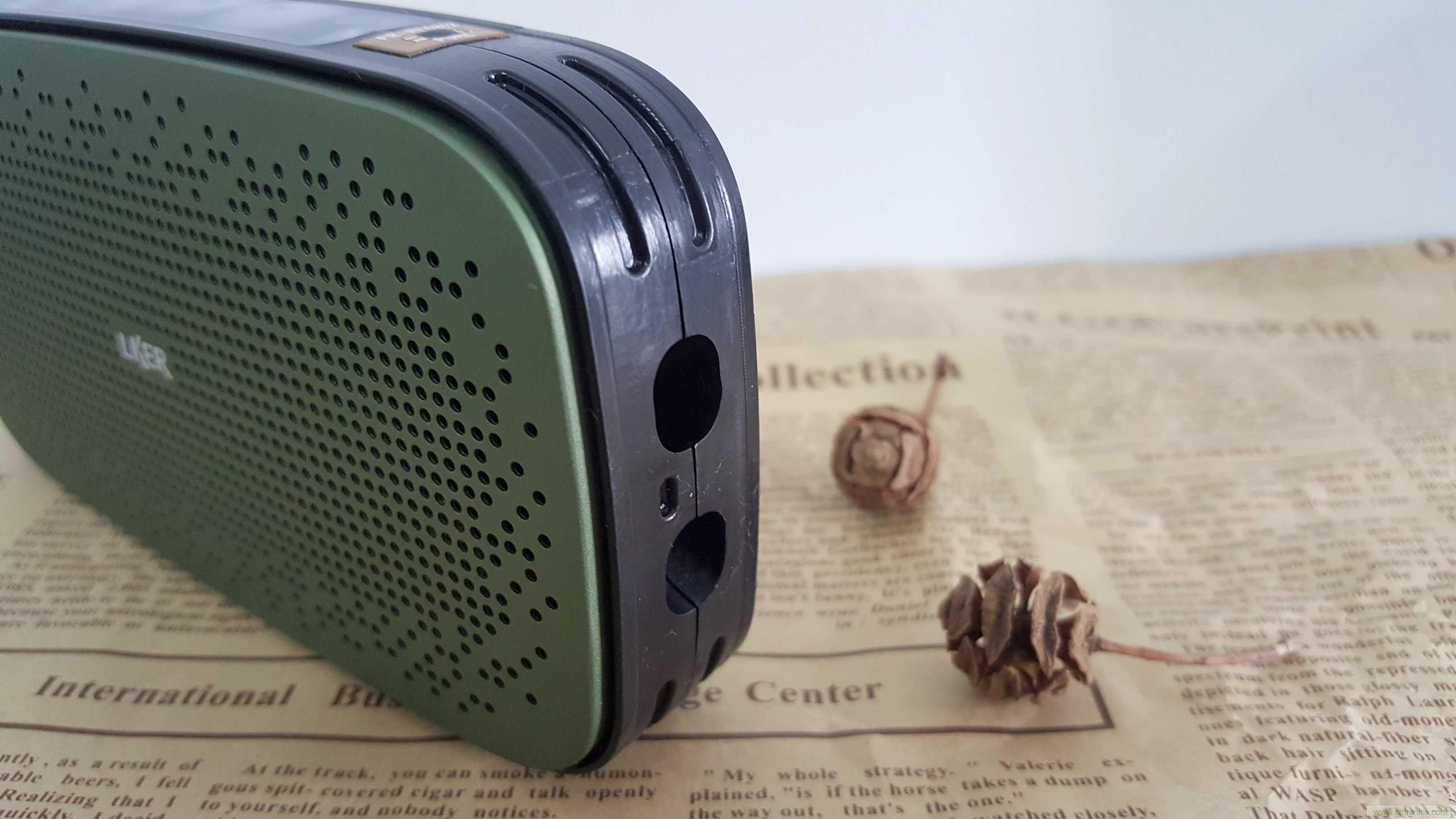 搞怪&ldquo;美人魚&rdquo;盡享靈克藍(lán)牙音箱的天籟之音！