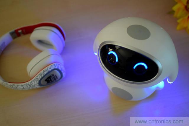 &ldquo;爸爸再不陪我，我就長大了&rdquo;&mdash;&mdash;小騰機器人