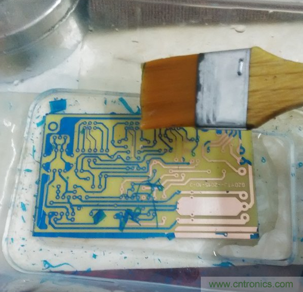 嘗試了四次PCB制作， 最后一發算是成功了