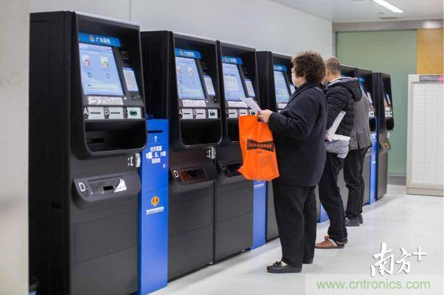 探路政務辦事柜臺&ldquo;無人化&rdquo;，引領&ldquo;互聯(lián)網+政務&rdquo;革新