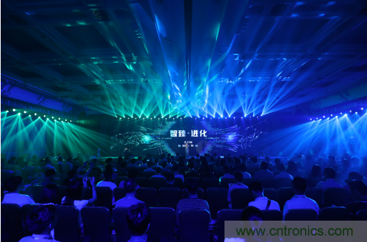 打破認(rèn)知！ITOO EDGE 5革命性智能中控上市在即，智能引擎如何為住宅注入智能化動(dòng)力