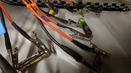 AAA電池怎么選？5款A(yù)AA堿性電池實測，結(jié)果可能出乎意料