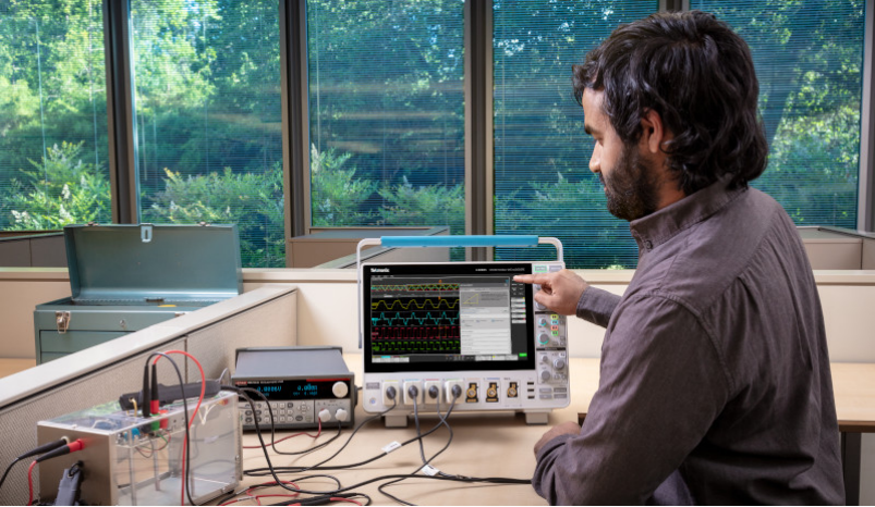 MSO 4B 示波器為工程師帶來(lái)更多臺(tái)式功率分析工具